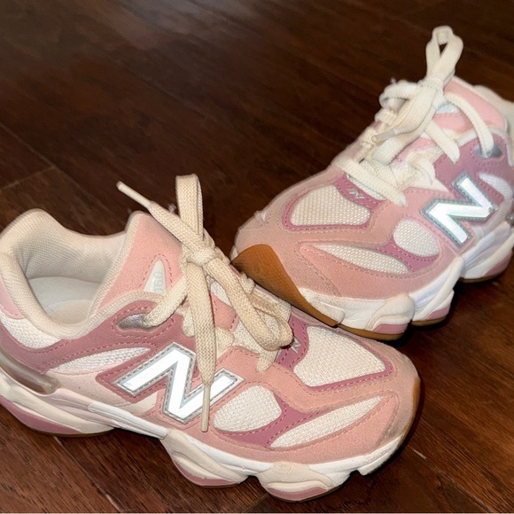 New Balance Other - New Balance 9060 KIDS Running shoes